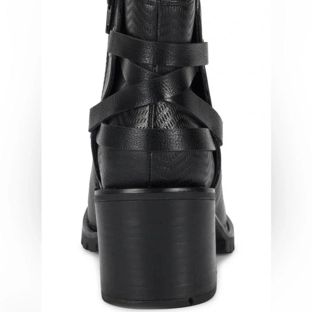 NWOB Baretraps Hensley Bootie Lug Boots Size 6